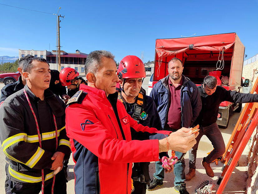 Mersin İtfaiyesi eğitim vermeye başladı