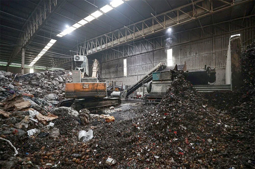 Taşucu Limanında bir gemi dolusu patates imhayı bekliyor